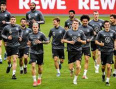 PG电子官方-关于本届欧洲杯悬念重重，热门球队竞争激烈。的信息