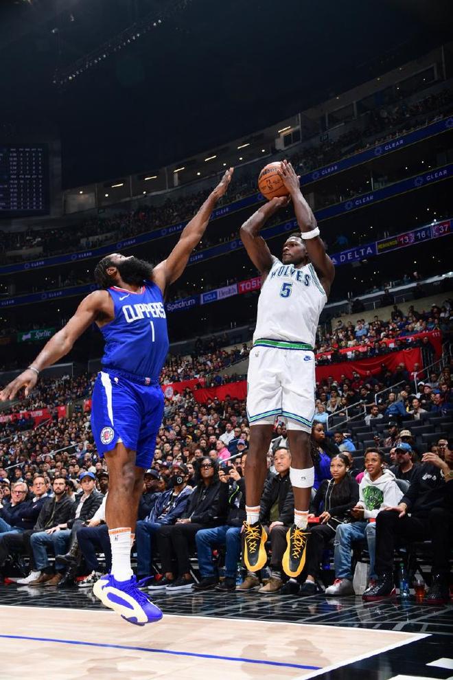 PG电子试玩-雄鹿战胜快船，终结对手四连胜