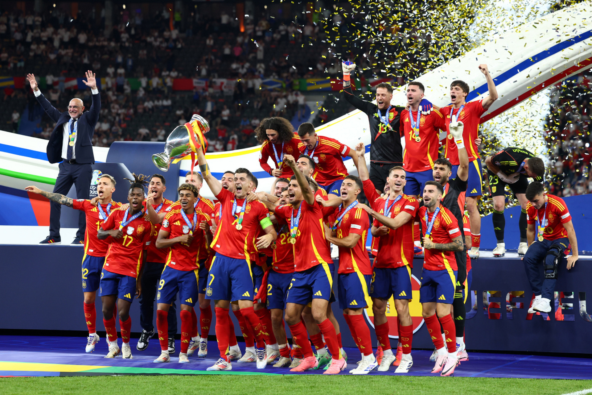 PG中国官网-赛场精彩瞬间抢先看，足球风云再起的简单介绍